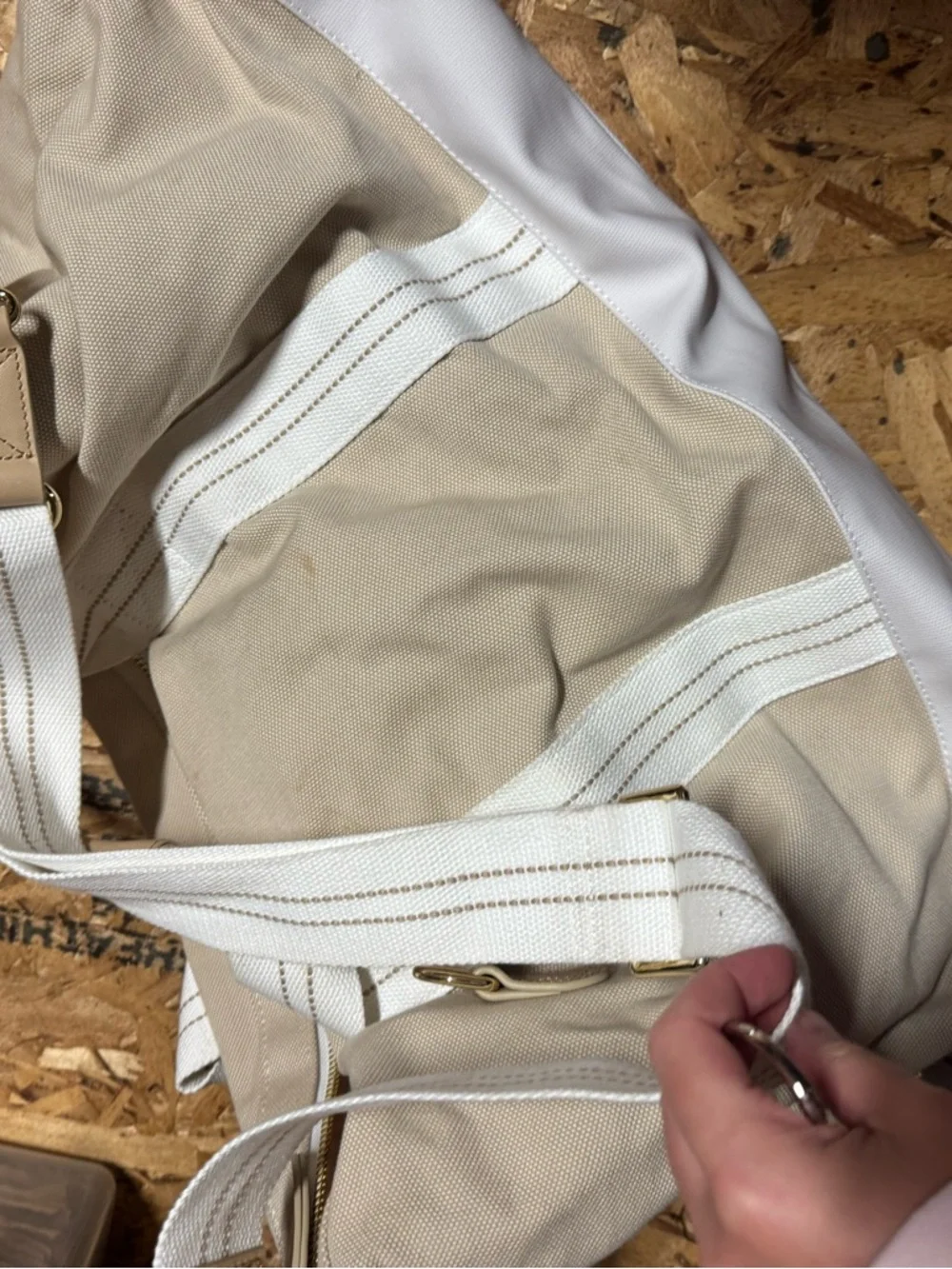 Vineyard Vines Beige and Cream Canvas Travel Bag - Picture 2 of 5